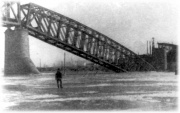 Разрушенный мост через Иртыш