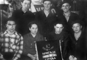Первая на заводе бригада коммунистического труда Льва Автоманова, высококлассного токаря-универсала (Л.С. Автоманов в первом ряду третий слева)