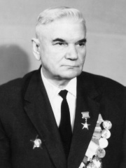 П.П. Зоненко, директор завода с 1951 по 1968 г., Герой Социалистического Труда