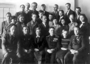 Группа конструкторов завода с Героем Советского Союза капитаном Ковалевым