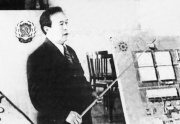Первый директор С.А. Ким у макета завода